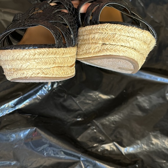 Fergalicious by Fergie black open toe studded leather strapped wedges 9M/7UK/40E - Picture 8 of 9